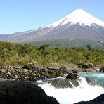 Vulkan Osorno mit Gletscherfluss