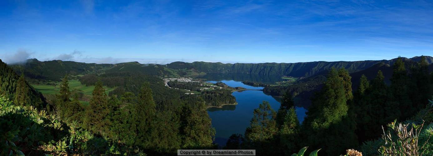 Vulkan Sete Cidades mit dem Kraterseen Lagoa Azul und Verde, Insel São Miguel, Azoren Archipel