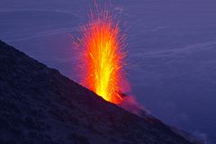 Vulkan Stromboli im Abendlicht