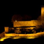 Vulkanasche vor Mond mit Burg