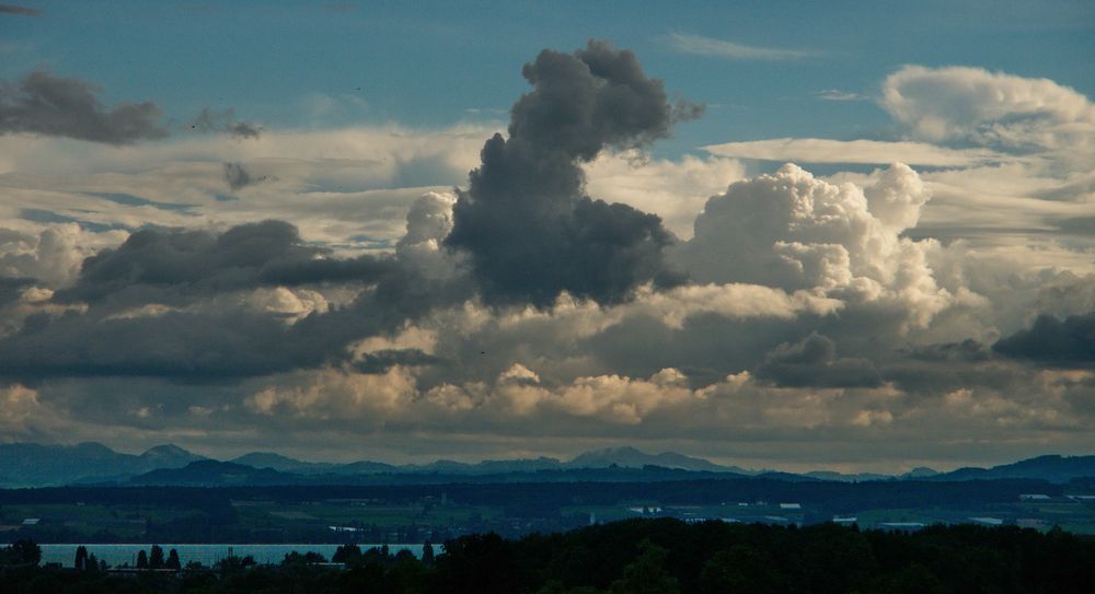 Vulkanausbruch am Himmel