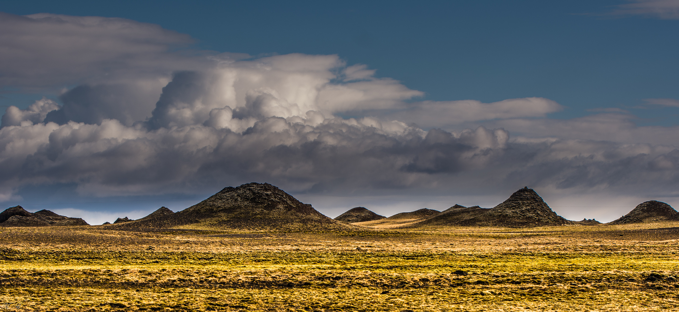 Vulkane und Wolken