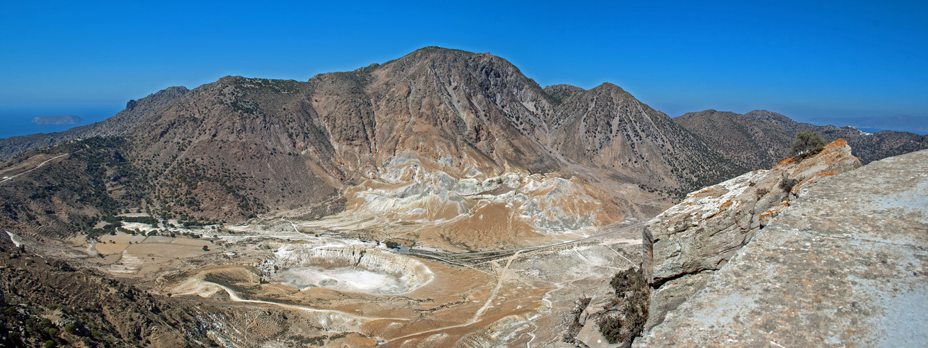 Vulkaninsel Nisyros - Blick auf Vulkankrater in der Kaldera