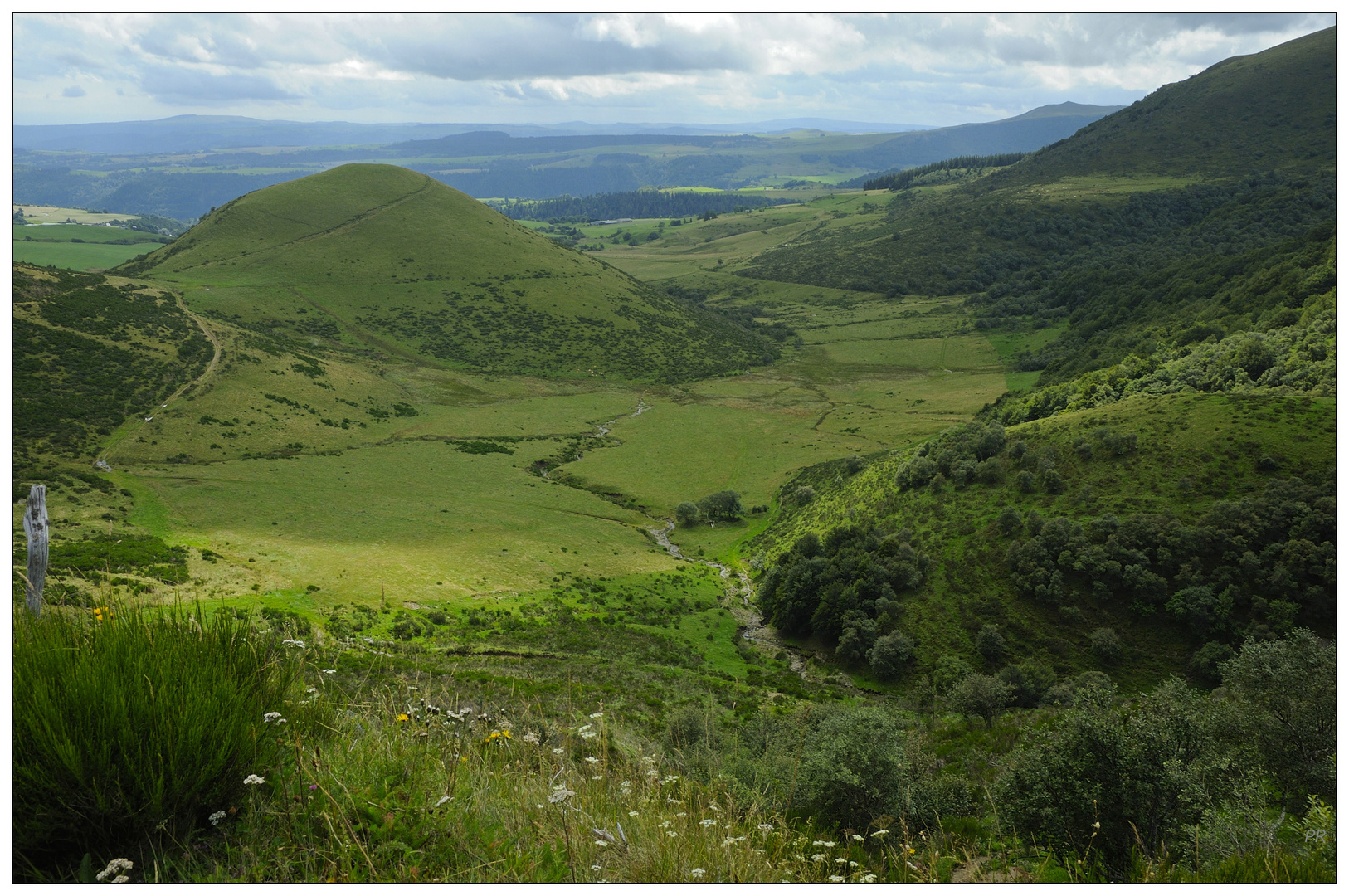 Vulkanlandschaft à la Auvergne..........