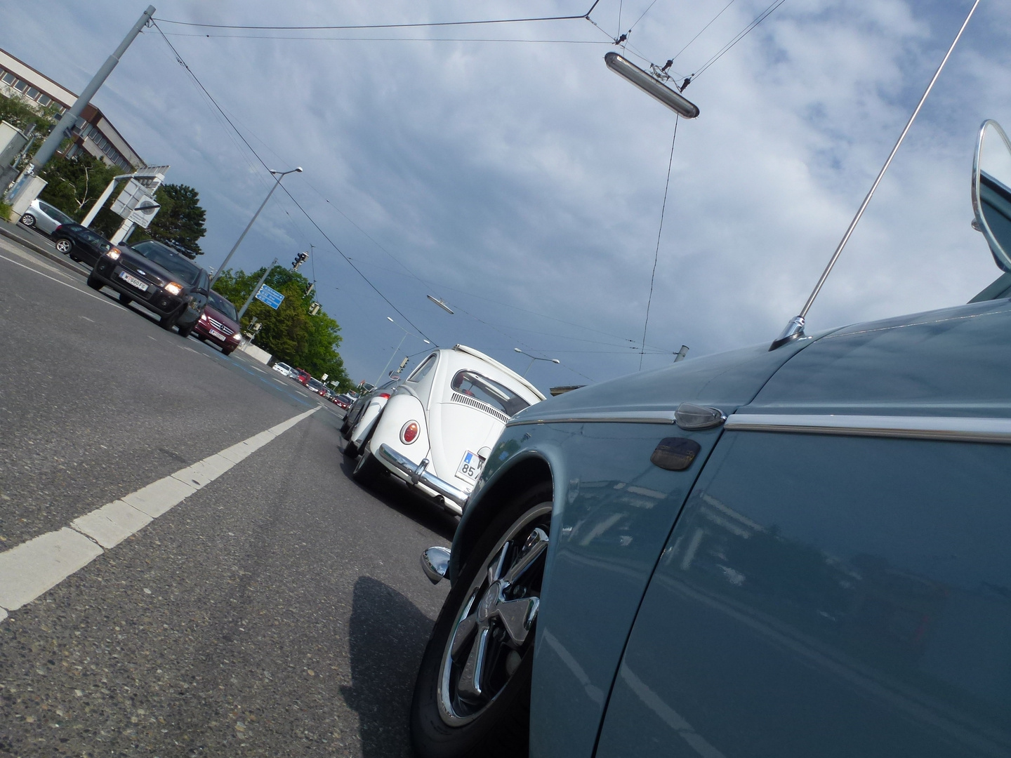 ...VW 1600 Tl und Käfer unterwegs zu Freunden