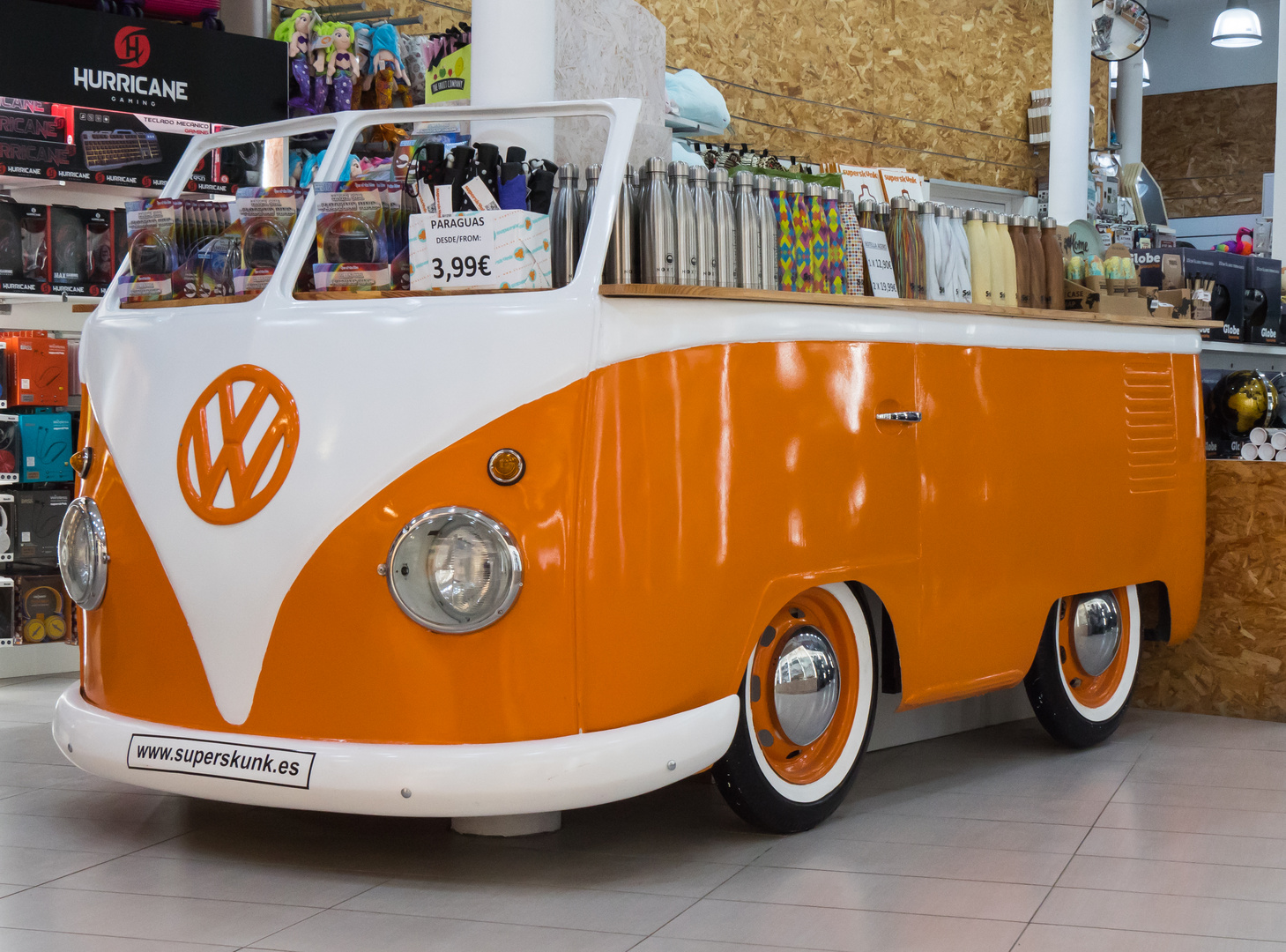 VW-Bus im Gift shop,,,