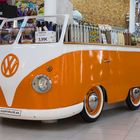 VW-Bus im Gift shop,,,