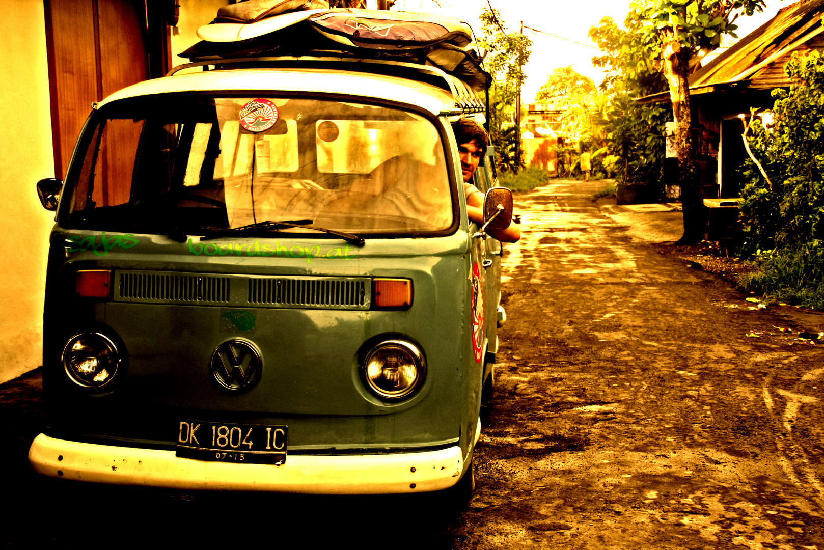VW Bus - Let´s go surfing