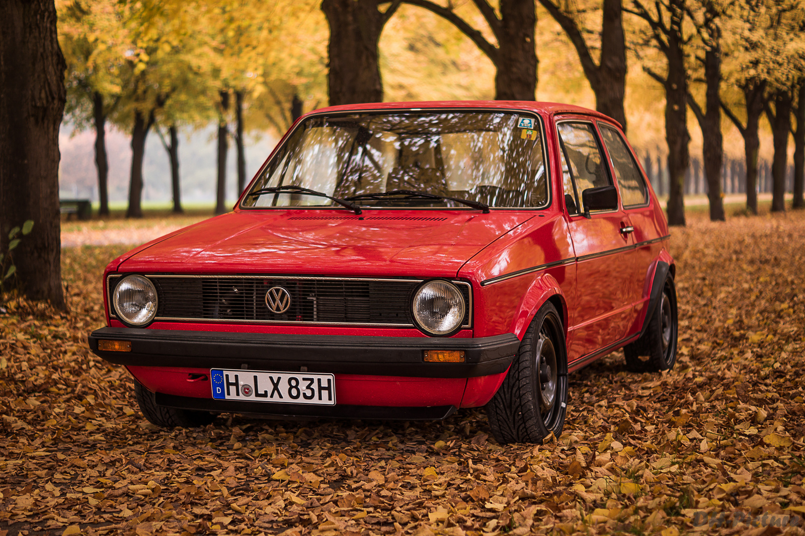 VW Golf 1 im Herbst