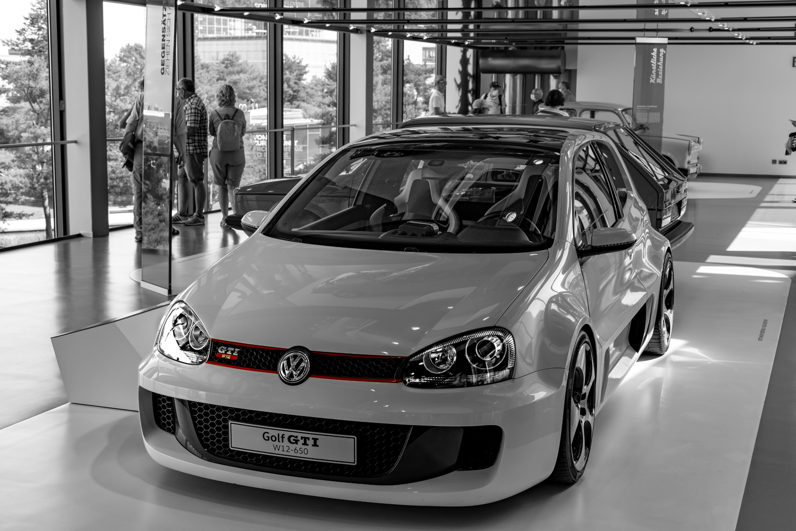 VW Golf GTI W12-650 1/2