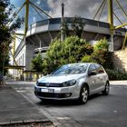 VW Golf vor dem Westfalenstadion