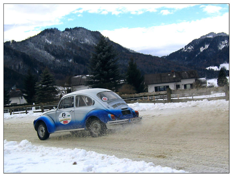 VW Käfer 1303 im Drift auf der Planai Classic 2005