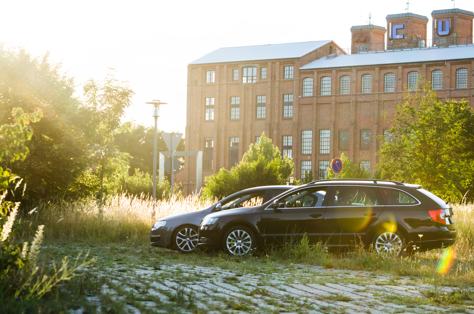 VW Passat & Skoda Superb vor CULT Neukirchen