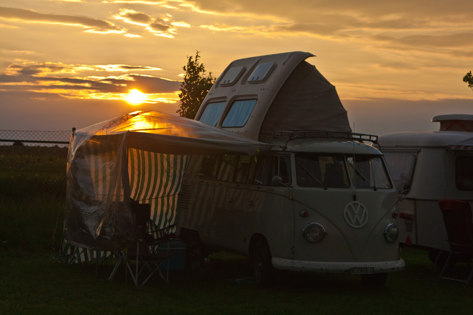 VW T1 beim Oldtimer-Camping