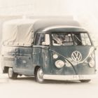 VW T1 Pritsche an der Tankstelle (Papa zahlt)