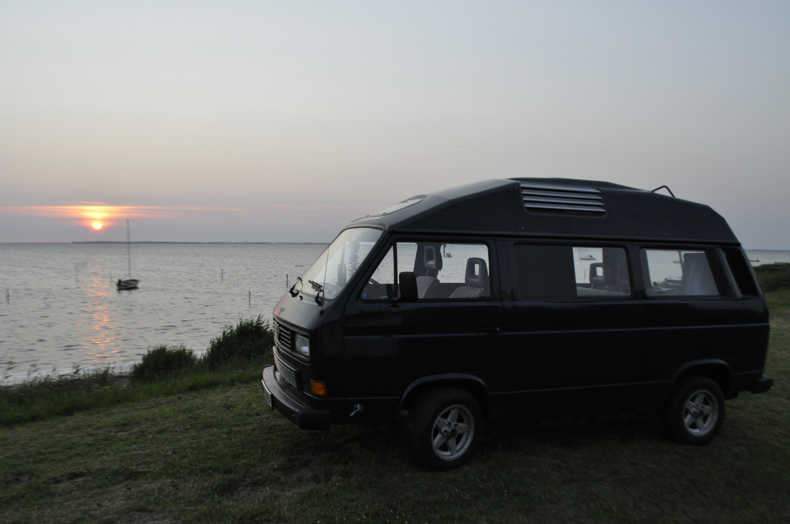 VW T3 Dehler 2+2 im Sonnenuntergang