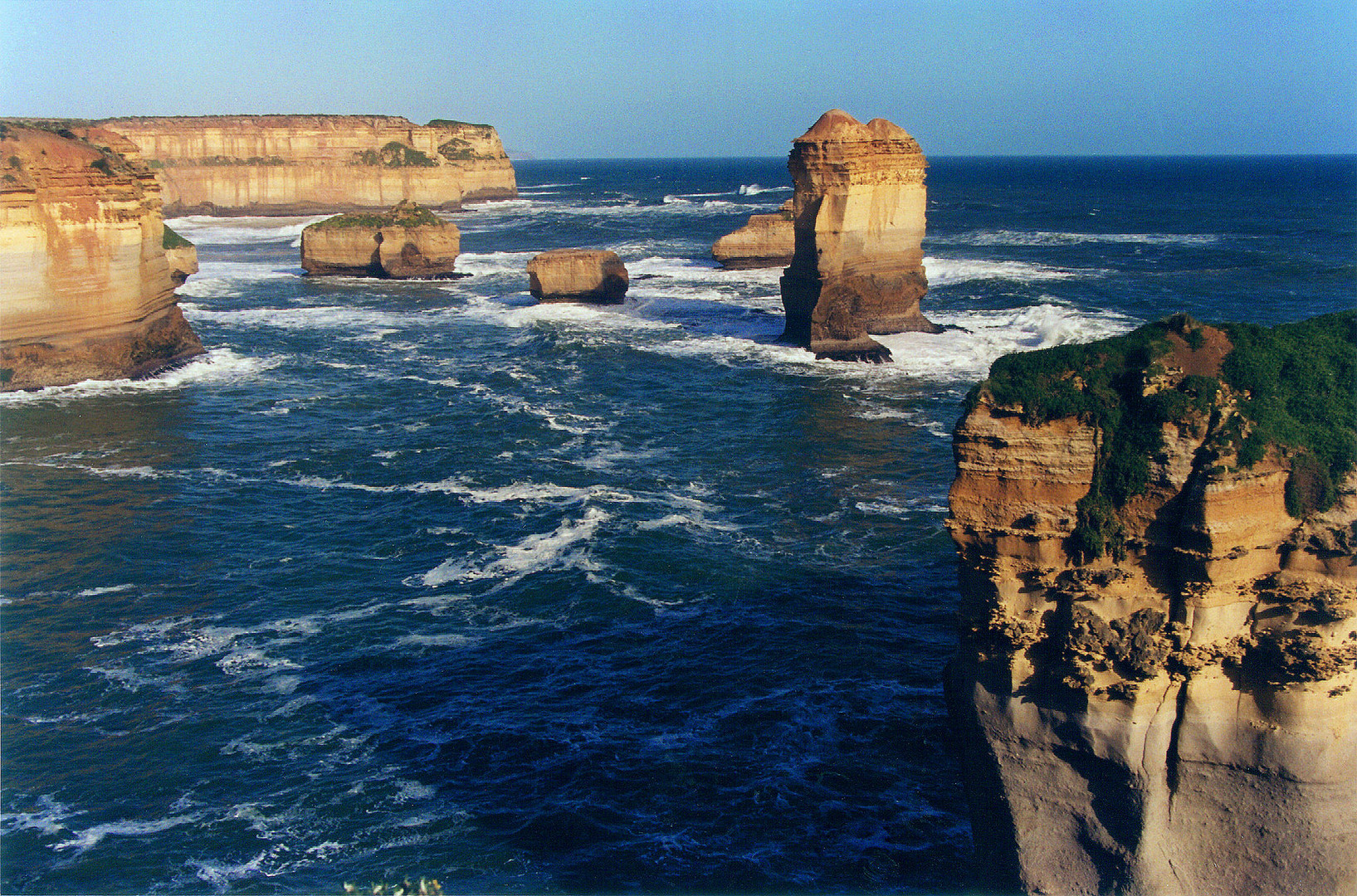 W029 Twelve Apostles and beyond - 4 1992