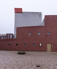 Waalwijk - Vredesplein - De Leest Theater - 01