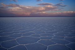 Wabenmuster auf dem Salar de Uyuni