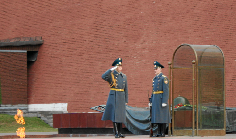 Wachablösung an der Kreml-Mauer