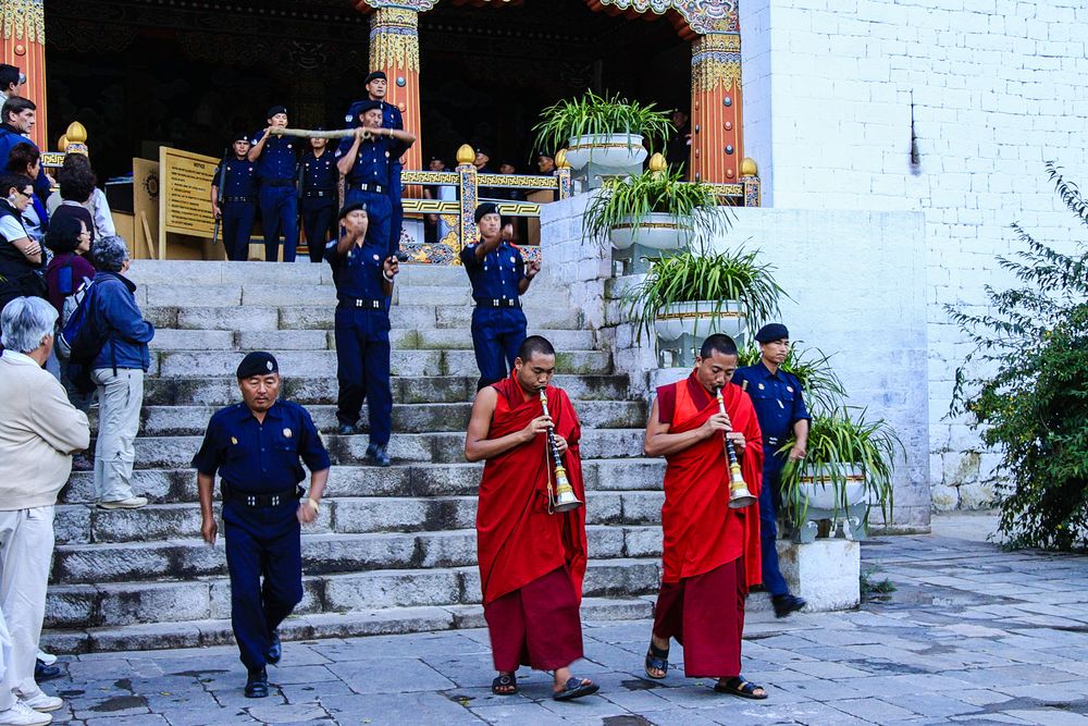 Wachablösung im Dzong von Thimphu