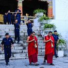 Wachablösung im Dzong von Thimphu