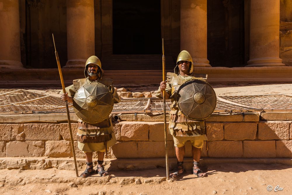 Wache beim Schatzhaus (Al Khazneh) in Petra