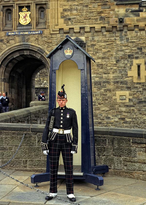 Wache vor Edinburgh Castle