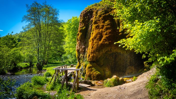Wachsender Wasserfall Dreimühlen