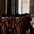 Wachwechsel im Vatikan -päpstliche Schweizer Garde
