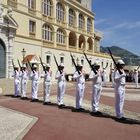 Wachwechsel vor der Grimaldi Residenz in Monaco