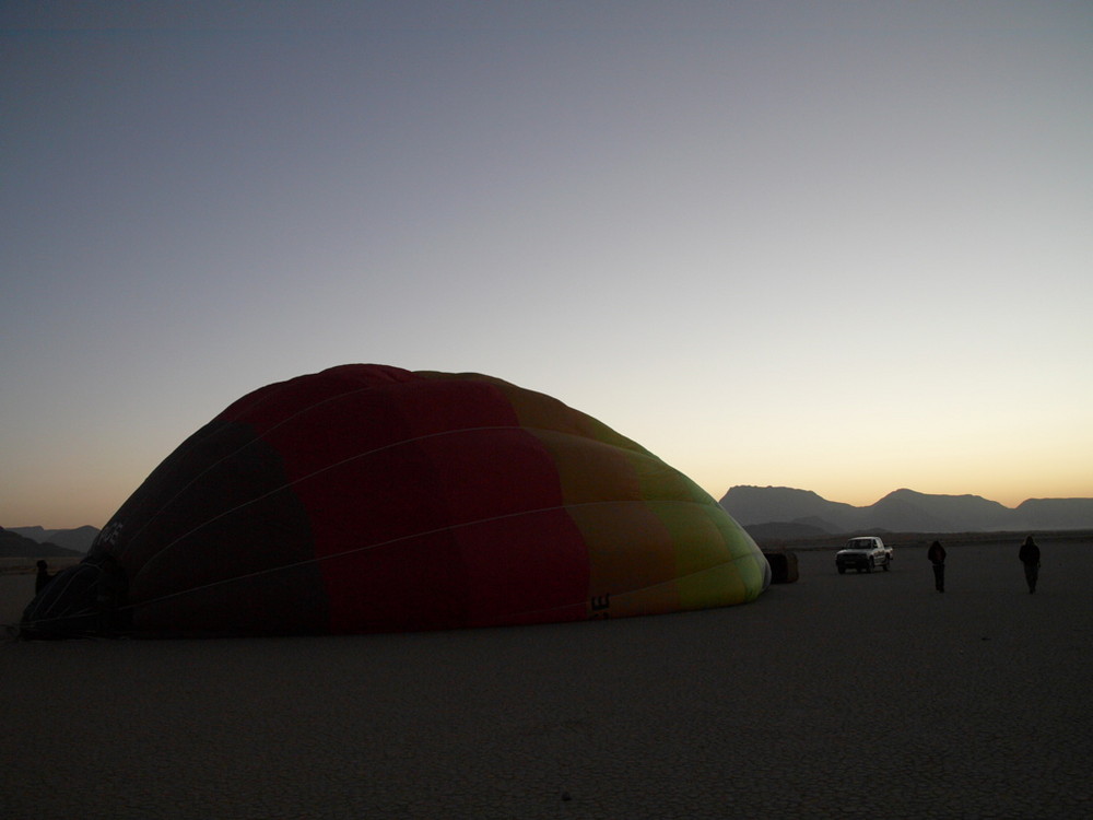 Wadi Rum - Ein Ballon erwacht