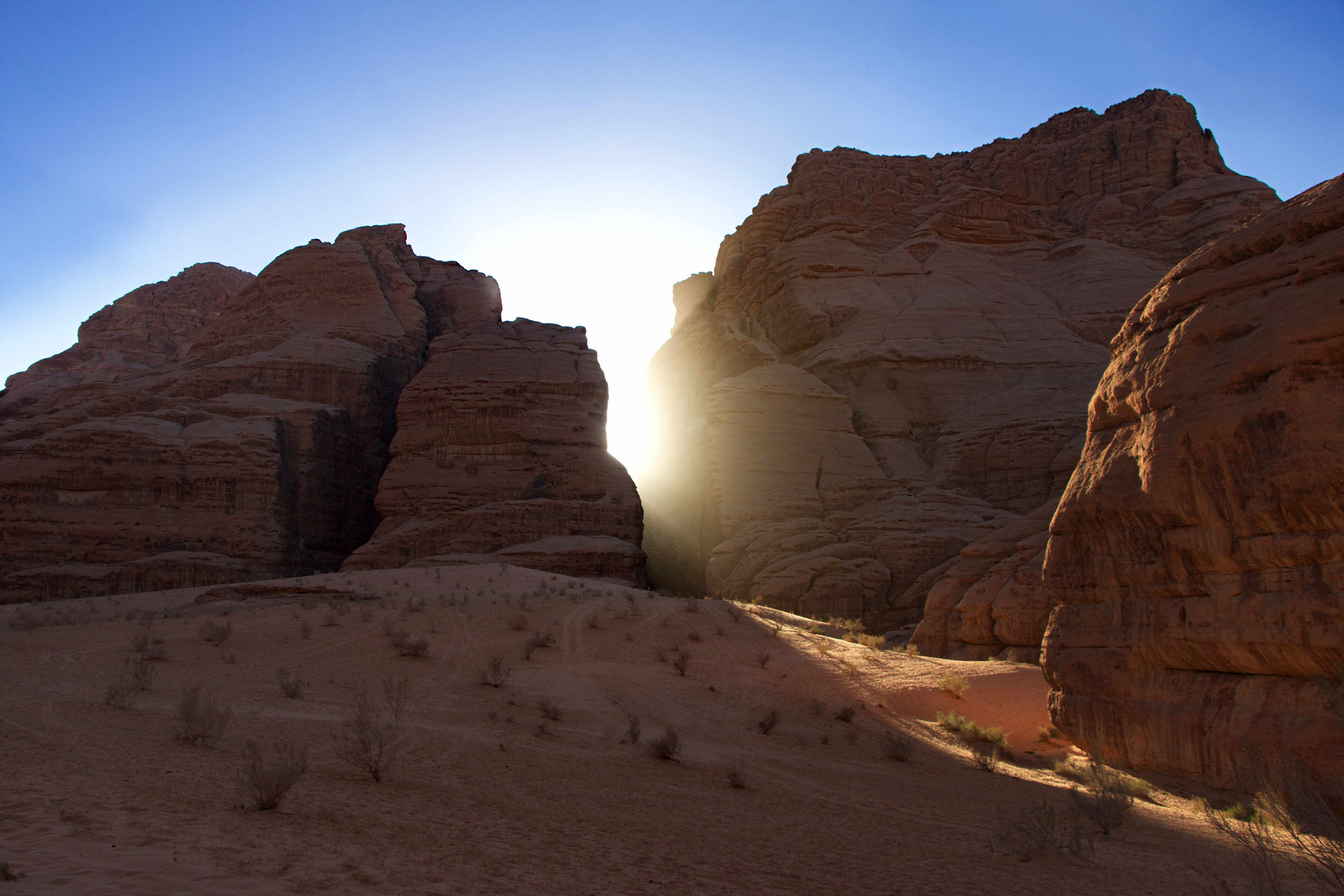 Wadi Rum: sunset among rocks