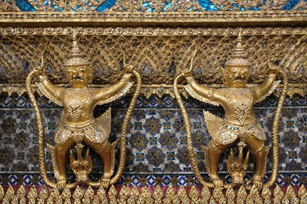 ...Wächterfiguren...