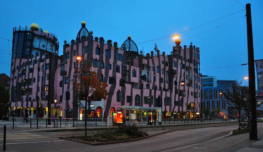 während einem Abendspaziergang in Magdeburg (D)