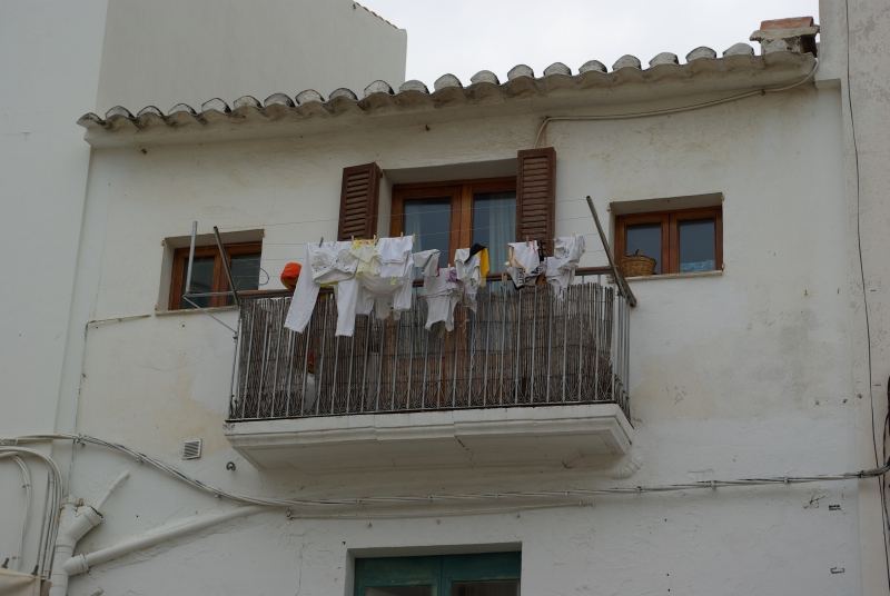 Wäscheleine auf einem spanischen Balkon