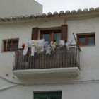 Wäscheleine auf einem spanischen Balkon