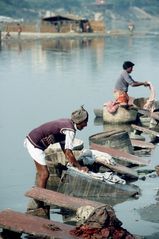 Wäscher am Fluss Yamuna