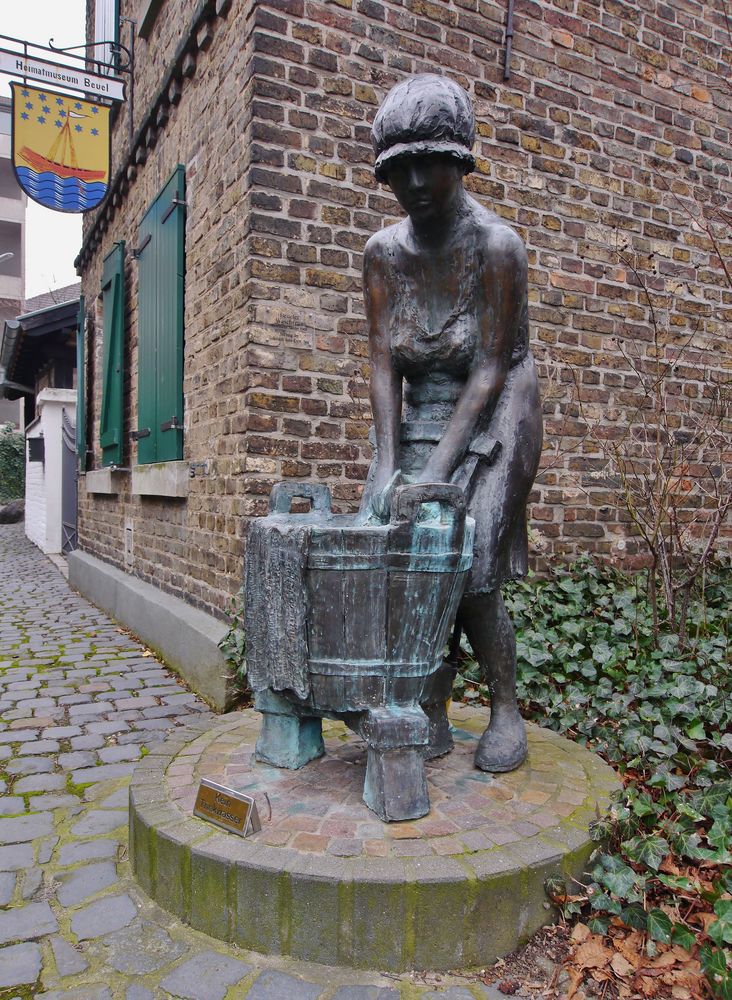 Wäscherinnen - Brunnen