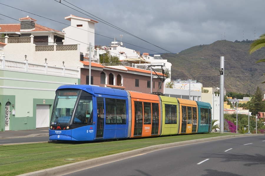 Wagen 23 der Strassenbahn Teneriffa auf der Linie 1