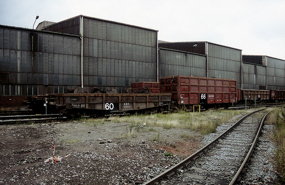 Waggons vor Halle