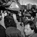 Wahlkampfhilfe vom West-Lkw in Rostock 1990