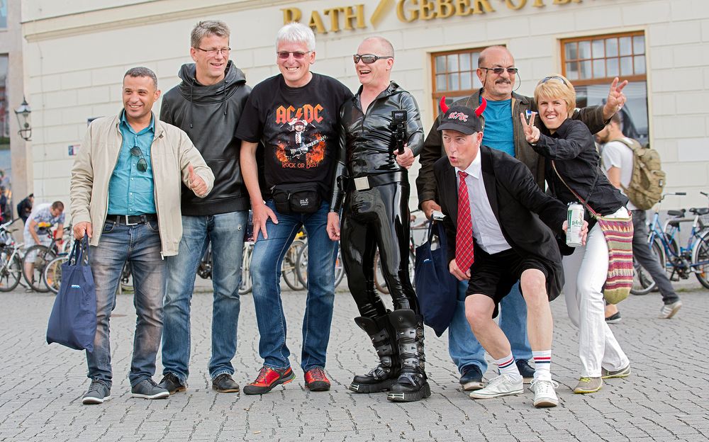 Wahre ACDC Fans sind Freunde around the world