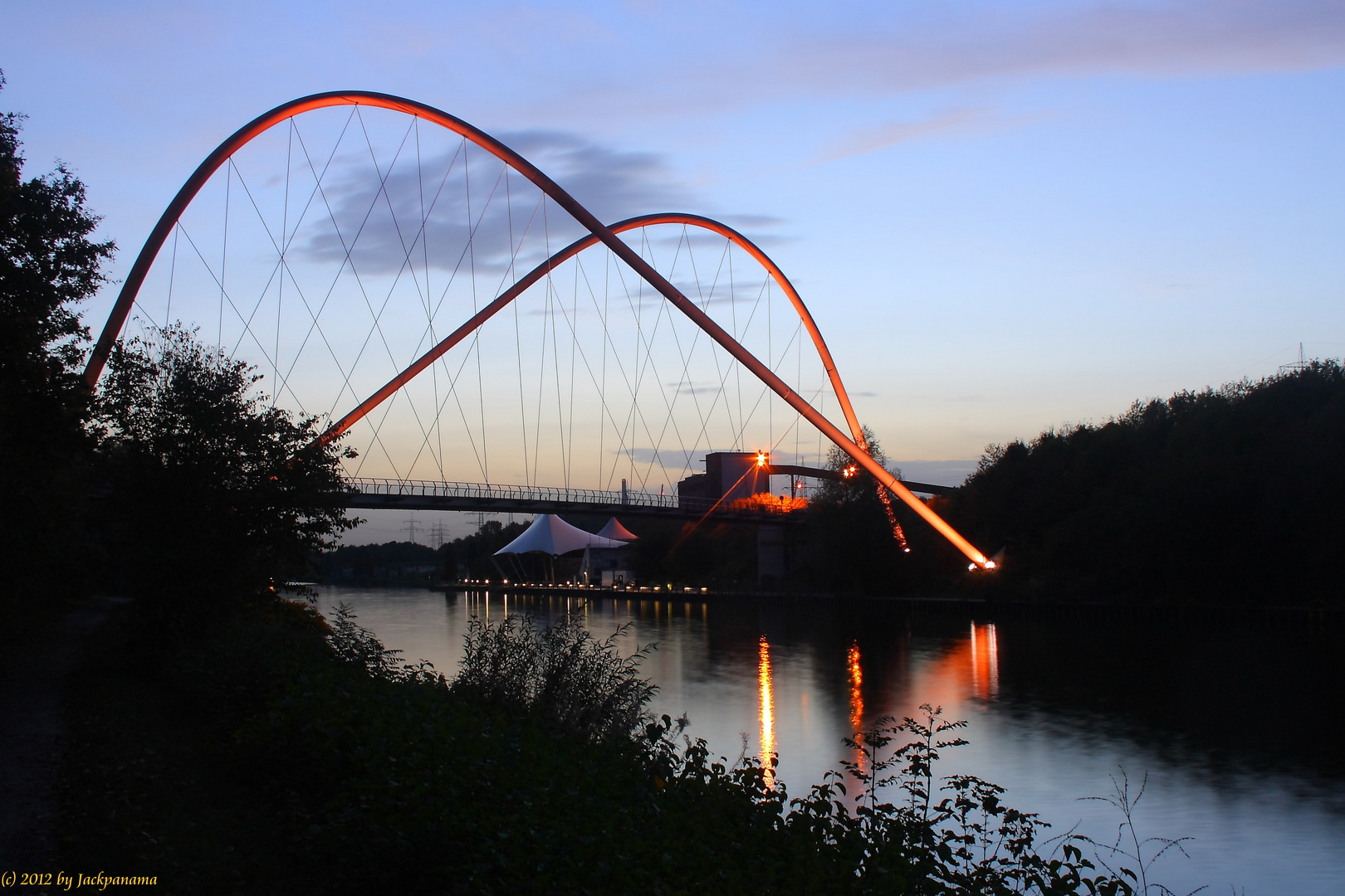 Wahrzeichen des Nordsternparks: Die Doppelbogenbrücke über den Rhein-Herne-Kanal