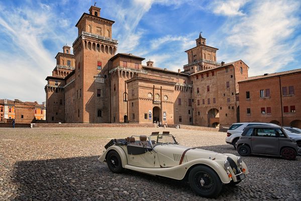 Wahrzeichen von Ferrara Hotelblick 