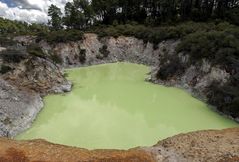 Wai-O-Tapu Devil's bath