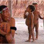 Waika-Yanumami-Augenblicke bei eines der letzten Naturvölker...
