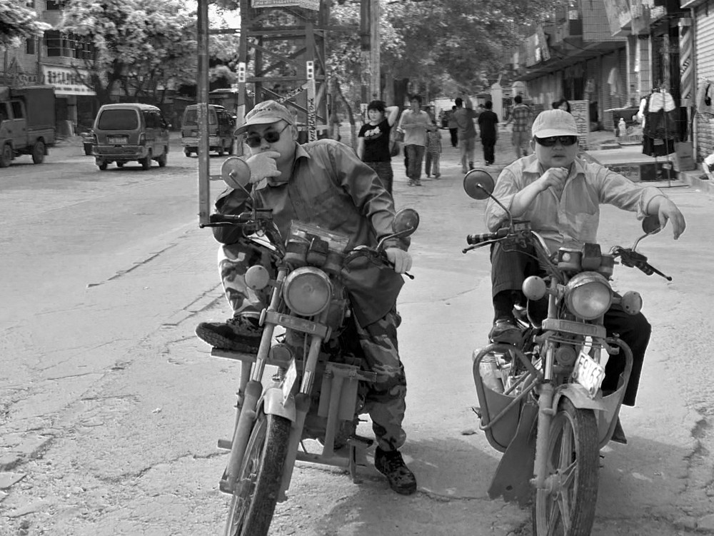 Waiting for a ride / Warten auf eine Fahrt