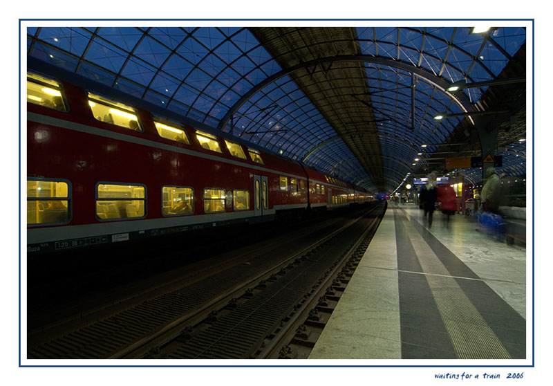 waiting for a train -- und natürlich aus 2005