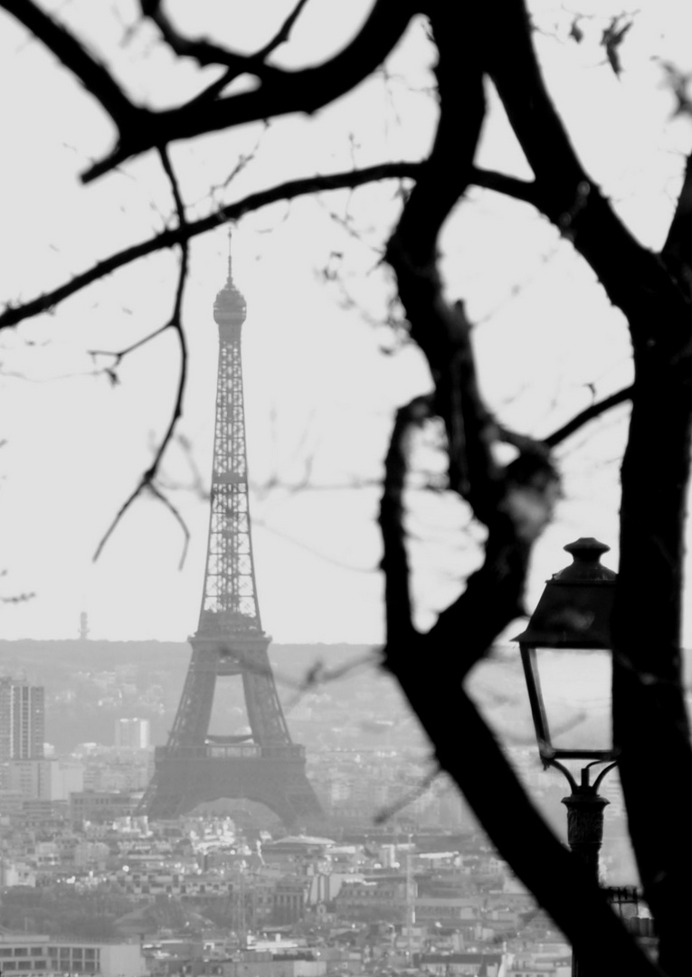 Waiting for the evening at Montmartre.